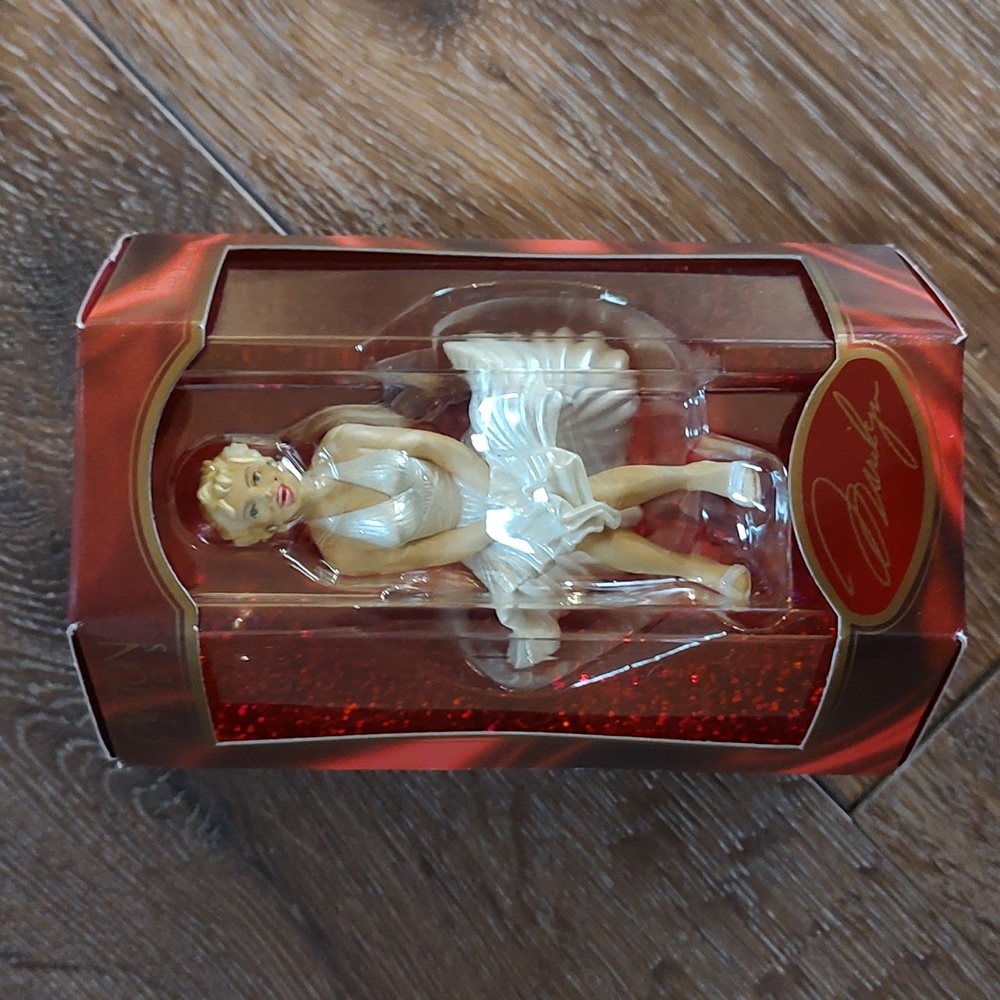 Marilyn Monroe Heirloom Collection 10th Anniv Ornament 1998 Carlton Cards New